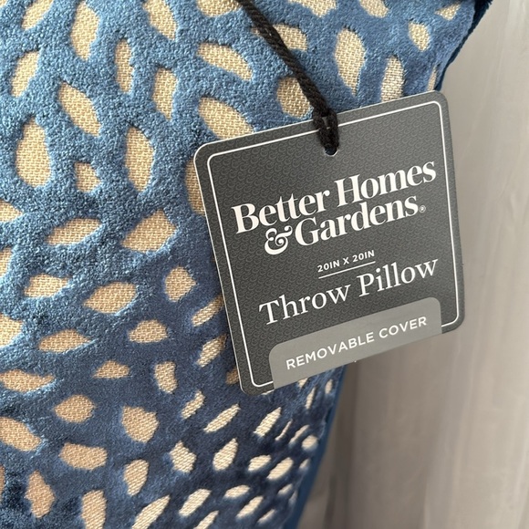 Better Homes & Gardens feather filled,removable zipper cover,velvet textured - Picture 6 of 8